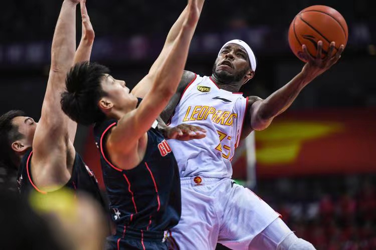 劲敌对决，场上激情澎湃，谁将笑到最后？的简单介绍