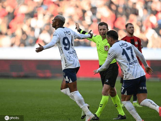 包含欧洲篮球联赛：巴塞罗那大胜，晋级半决赛的词条