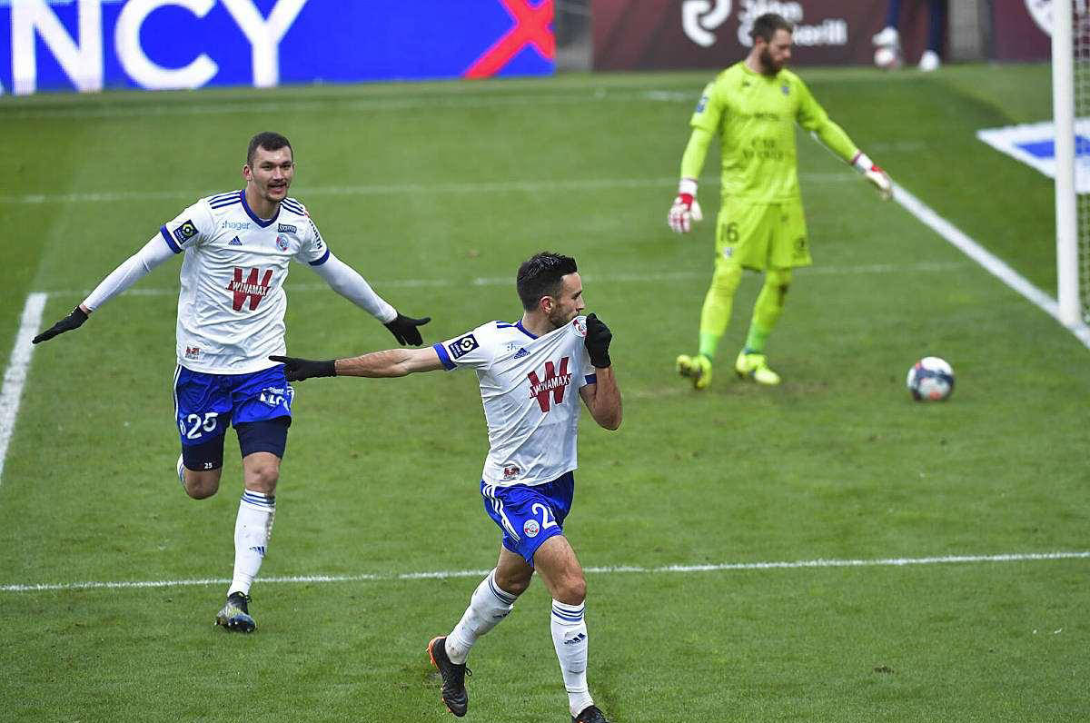 包含尼姆将迎战斯特拉斯堡，双方实力出众的词条