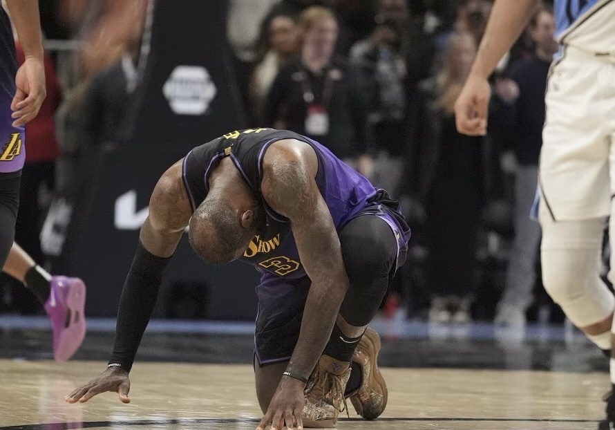 包含巴西男篮险胜雄鹿，特雷杨统治全场的词条