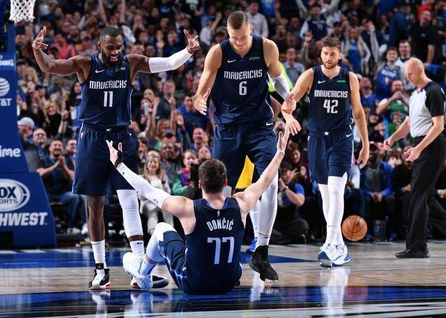 独行侠轻取太阳，武切维奇带队取胜