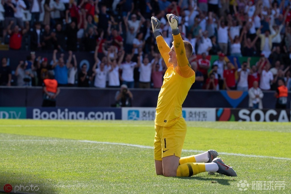 瑞士逆转荷兰，皮克关键制胜