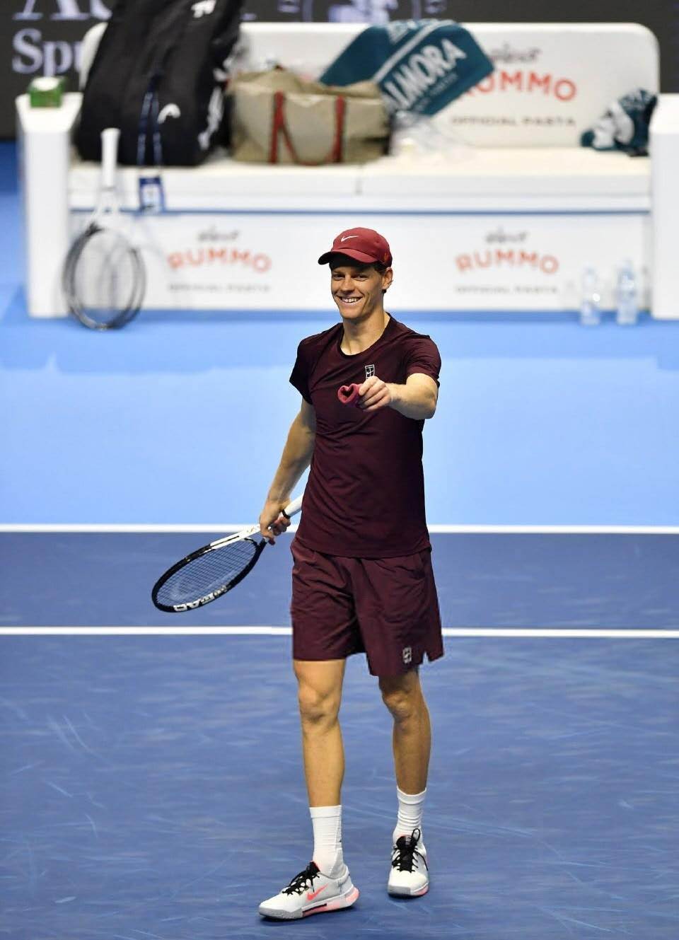 关于年终总决赛险胜戴维斯杯，辛纳点燃赛场的信息