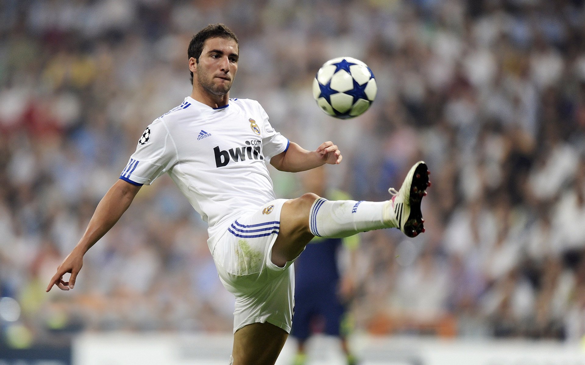 卡瓦哈尔爆发引领拜仁强势拿下新西兰，唯一性胜利背后的战术密码